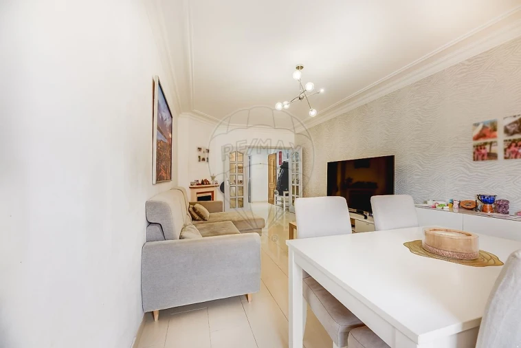 Apartamento T2 para Venda em Vialonga Foto 4