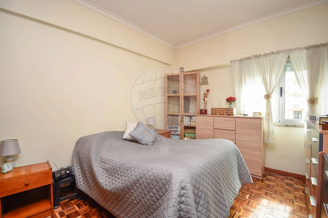 Apartamento T3 para Venda em Póvoa de Santo Adrião e Olival Basto Foto 10