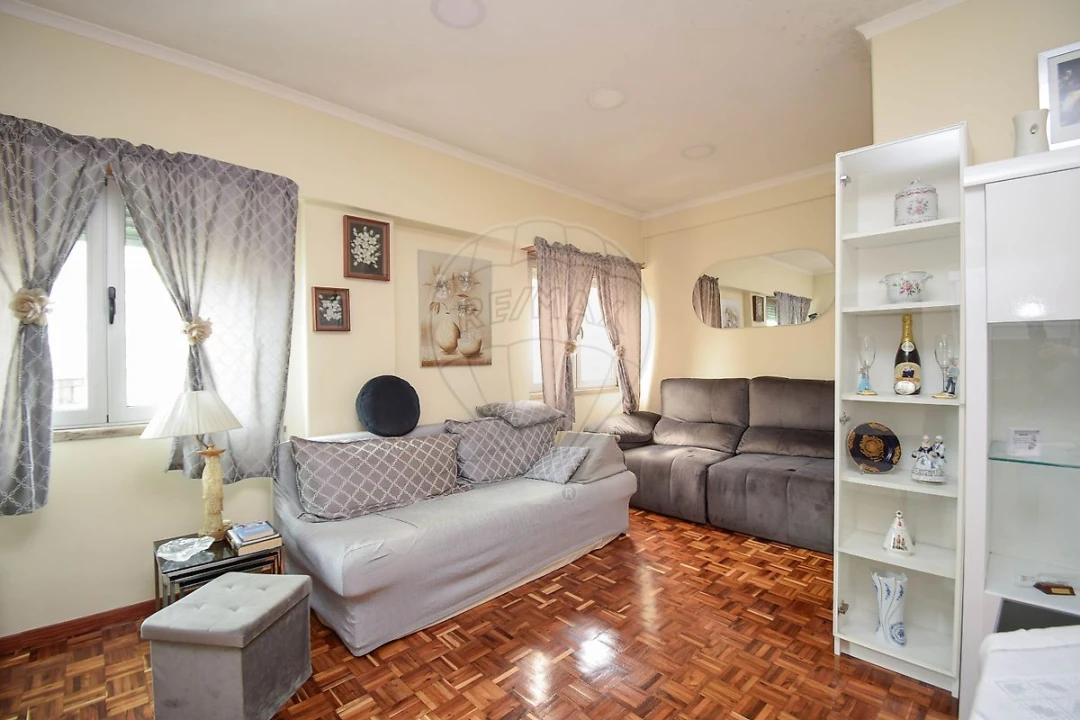 Apartamento T3 para Venda em Póvoa de Santo Adrião e Olival Basto Foto 7