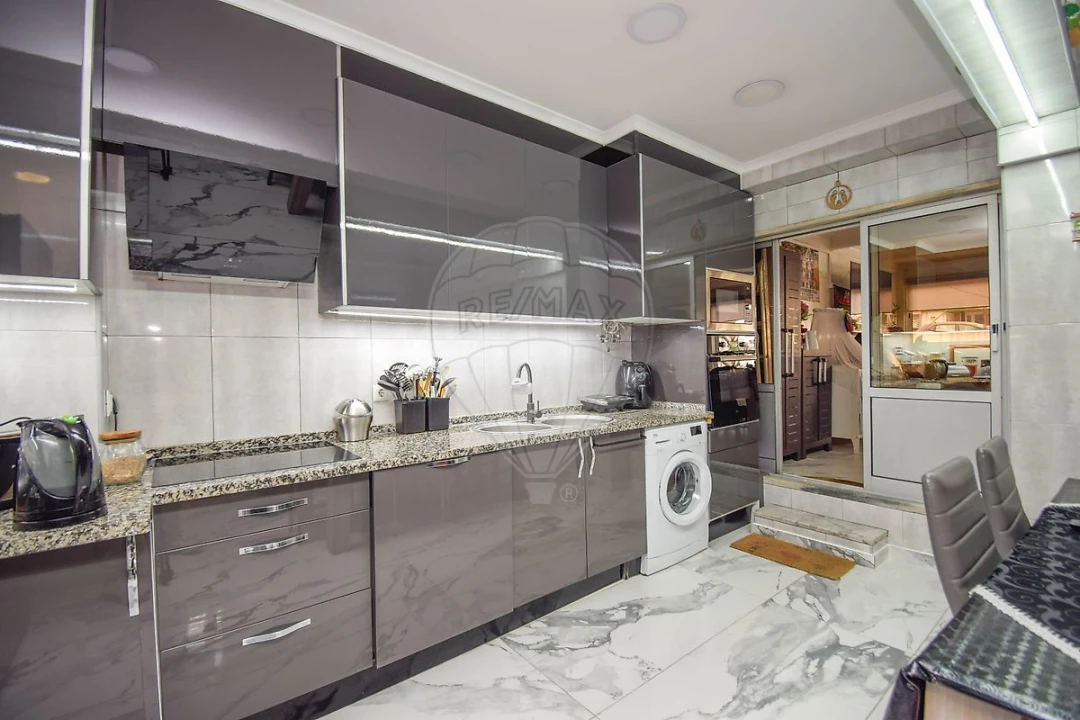 Apartamento T3 para Venda em Póvoa de Santo Adrião e Olival Basto Foto 4