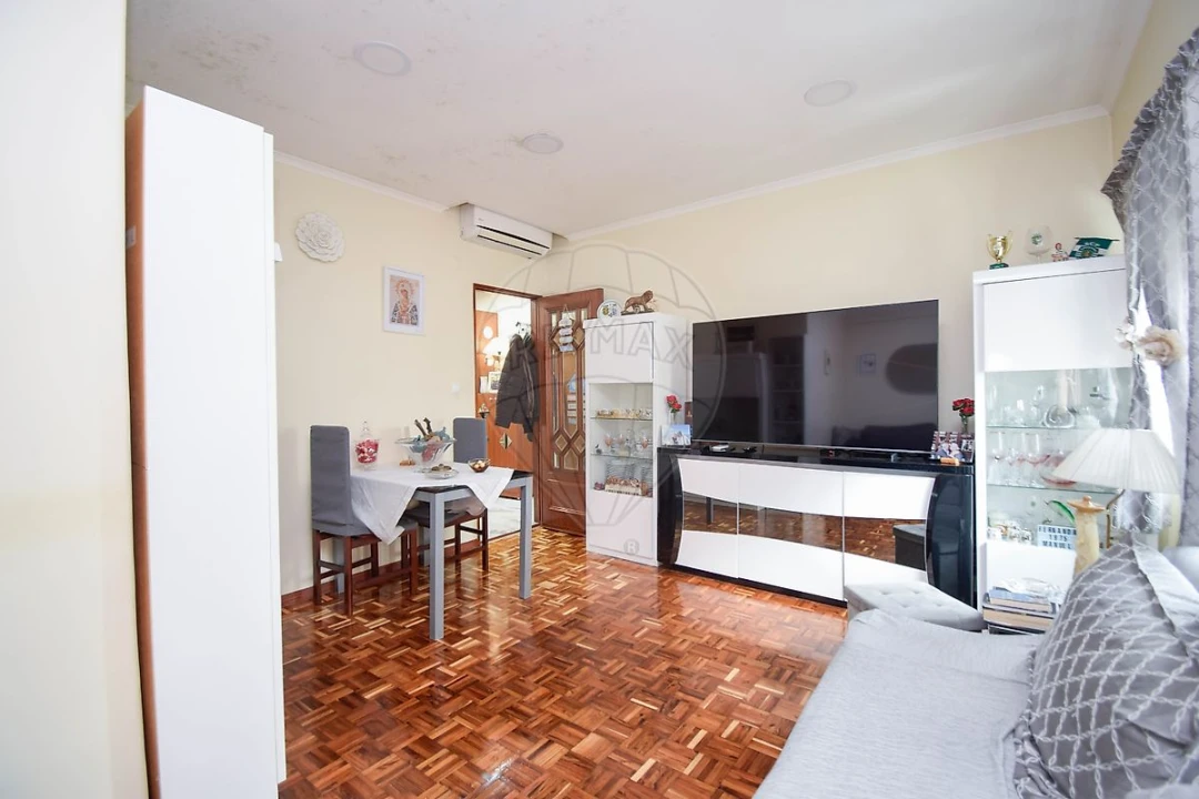 Apartamento T3 para Venda em Póvoa de Santo Adrião e Olival Basto Foto 9