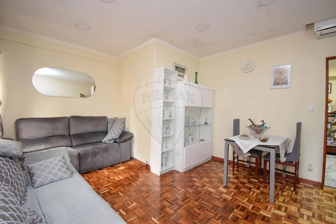 Apartamento T3 para Venda em Póvoa de Santo Adrião e Olival Basto Foto 8