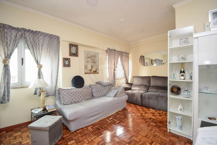 Apartamento T3 para Venda em Póvoa de Santo Adrião e Olival Basto Foto 7