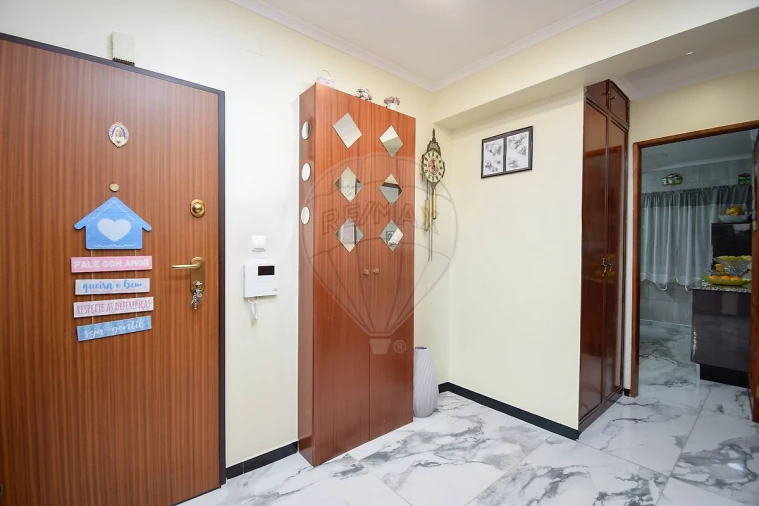 Apartamento T3 para Venda em Póvoa de Santo Adrião e Olival Basto Foto 12