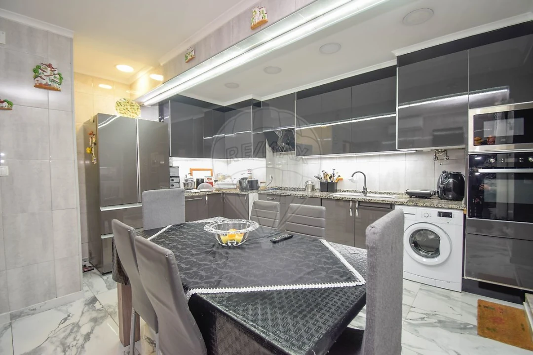 Apartamento T3 para Venda em Póvoa de Santo Adrião e Olival Basto Foto 5