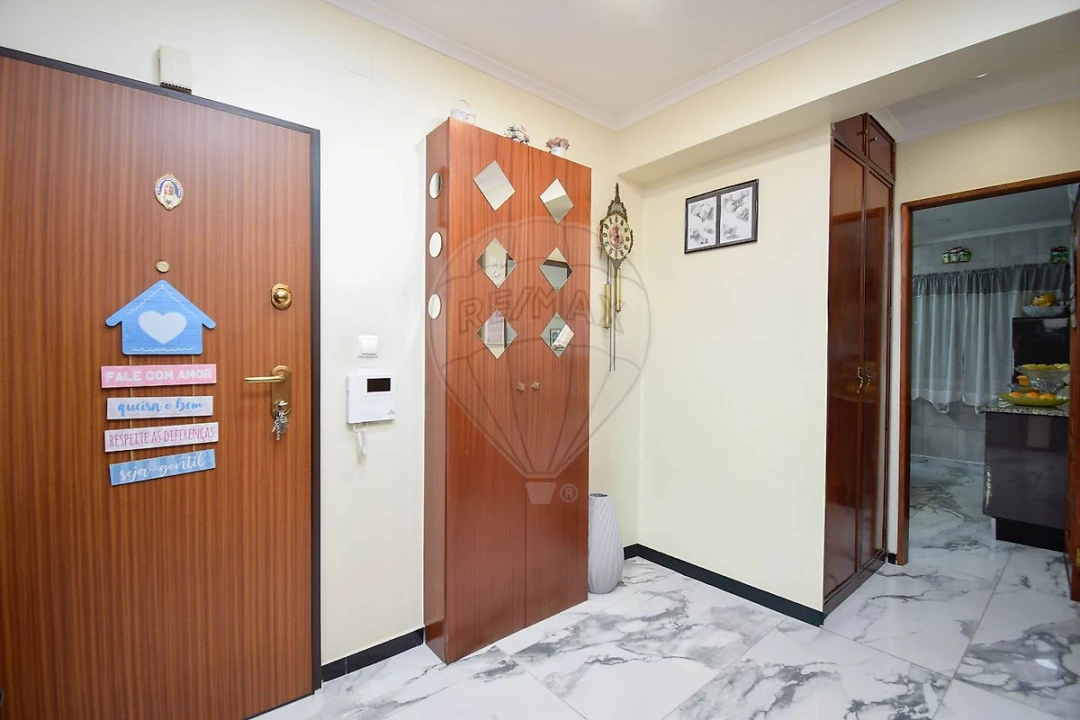 Apartamento T3 para Venda em Póvoa de Santo Adrião e Olival Basto Foto 12