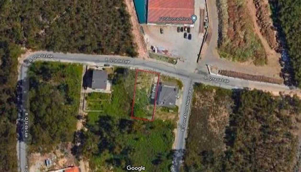 Terreno para Venda em Escapães Foto 3