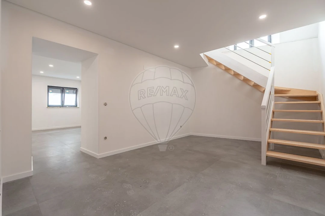 Moradia T4 para Venda em Cernache Foto 8