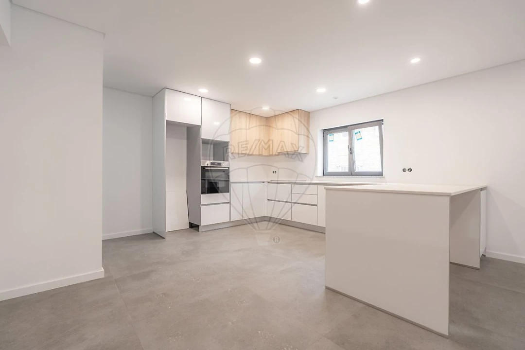 Moradia T4 para Venda em Cernache Foto 4