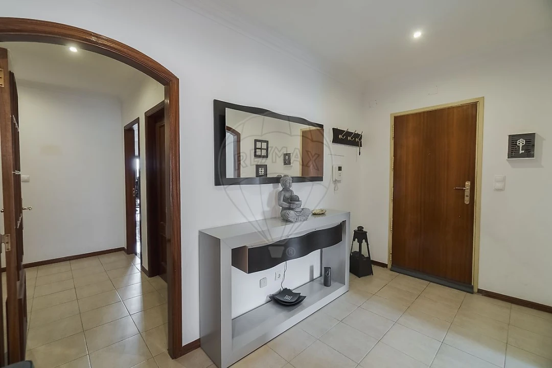 Apartamento T3 para Venda em Massamá e Monte Abraão Foto 3