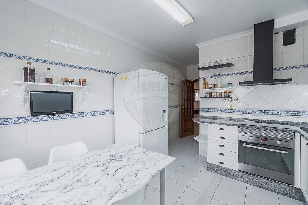 Apartamento T3 para Venda em Massamá e Monte Abraão Foto 29