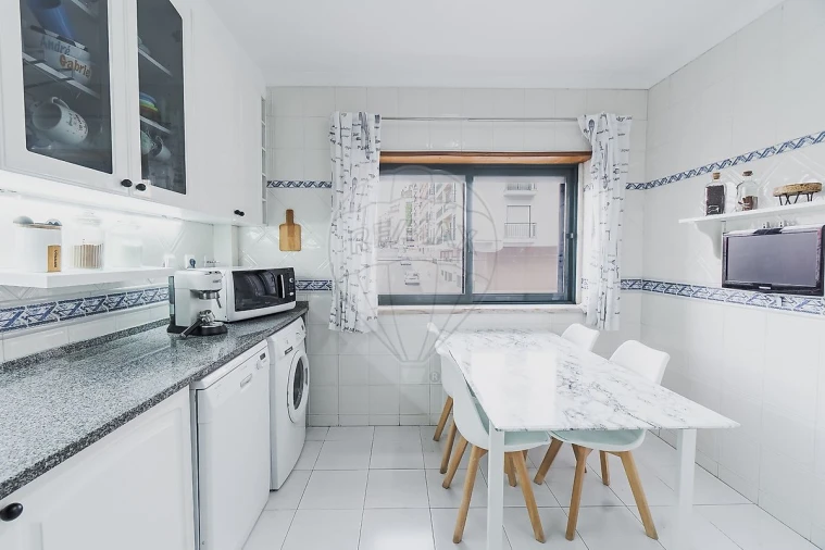 Apartamento T3 para Venda em Massamá e Monte Abraão Foto 30