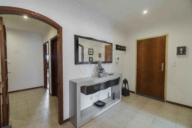 Apartamento T3 para Venda em Massamá e Monte Abraão Foto 3