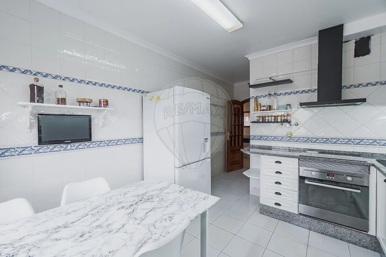 Apartamento T3 para Venda em Massamá e Monte Abraão Foto 29