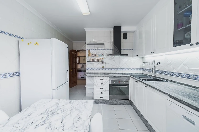 Apartamento T3 para Venda em Massamá e Monte Abraão Foto 28