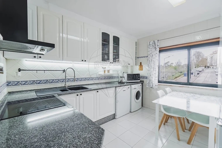 Apartamento T3 para Venda em Massamá e Monte Abraão Foto 27