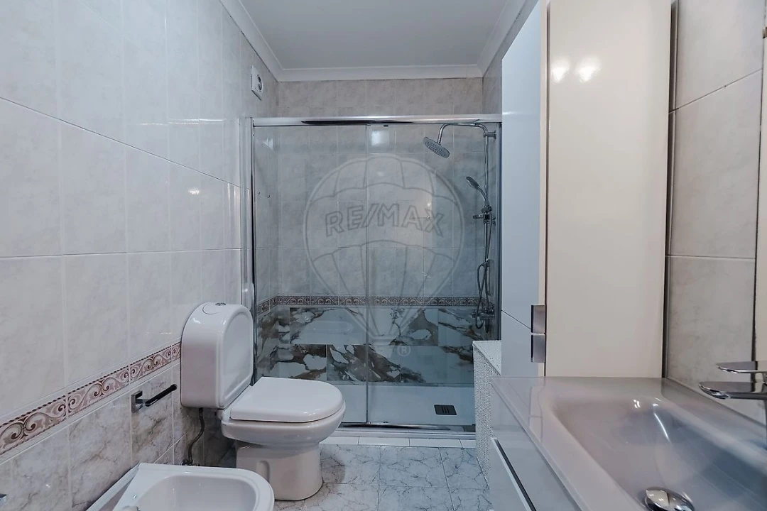 Apartamento T3 para Venda em Massamá e Monte Abraão Foto 26