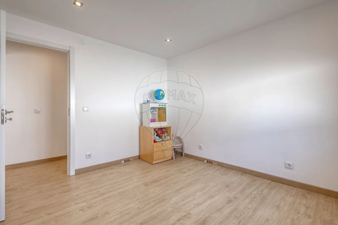 Moradia T4 para Venda em Madalena Foto 22