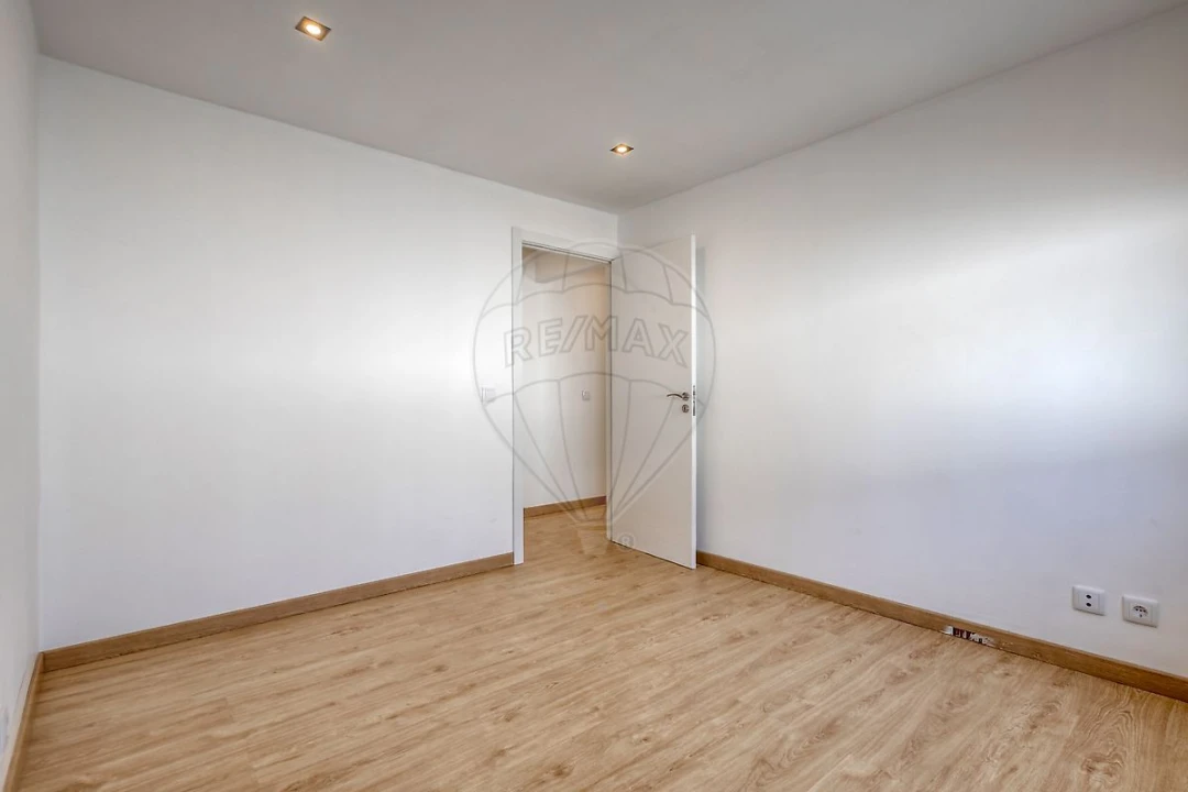 Moradia T4 para Venda em Madalena Foto 19