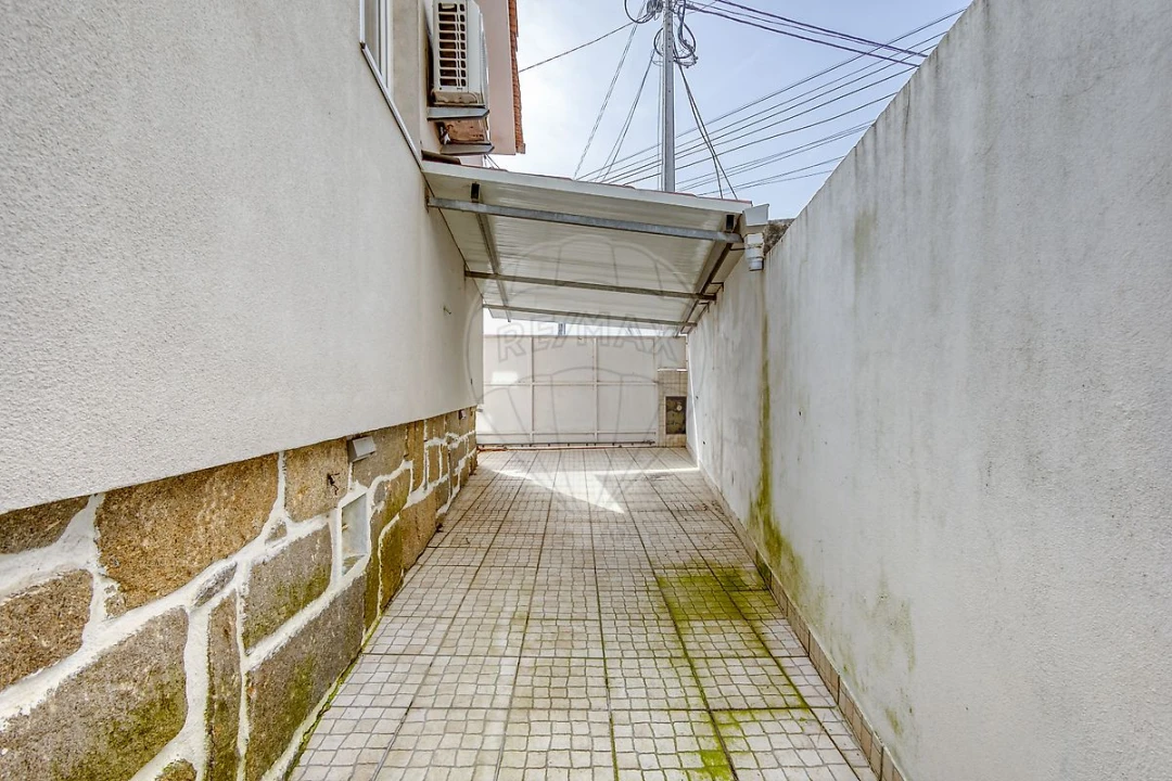 Moradia T4 para Venda em Madalena Foto 33