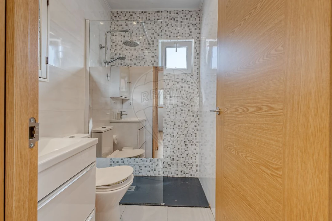 Moradia T4 para Venda em Madalena Foto 2