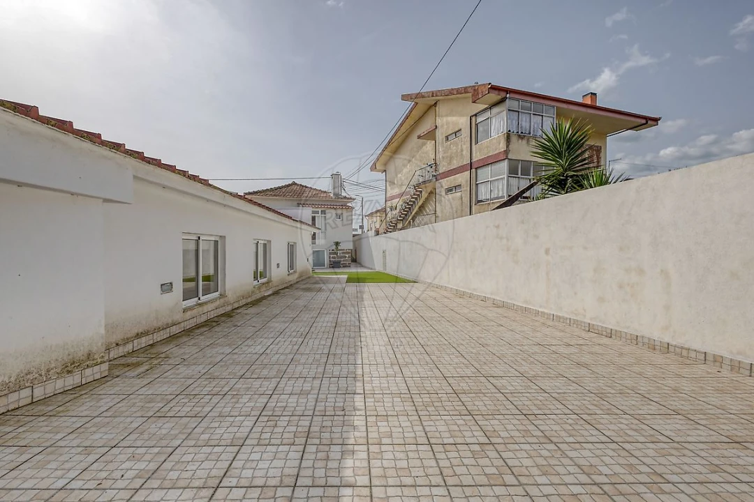 Moradia T4 para Venda em Madalena Foto 31