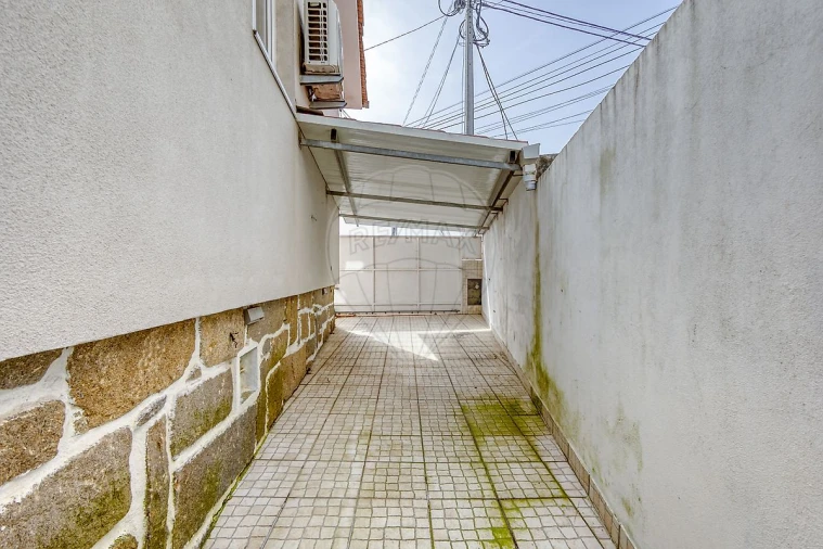 Moradia T4 para Venda em Madalena Foto 33