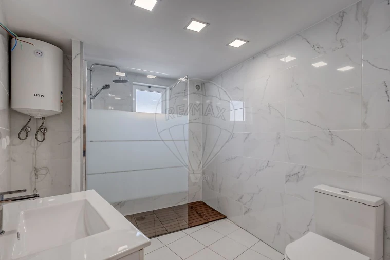 Moradia T4 para Venda em Madalena Foto 15