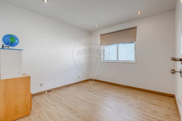 Moradia T4 para Venda em Madalena Foto 20