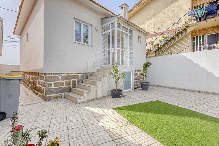 Moradia T4 para Venda em Madalena Foto 32