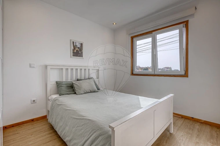 Moradia T4 para Venda em Madalena Foto 3