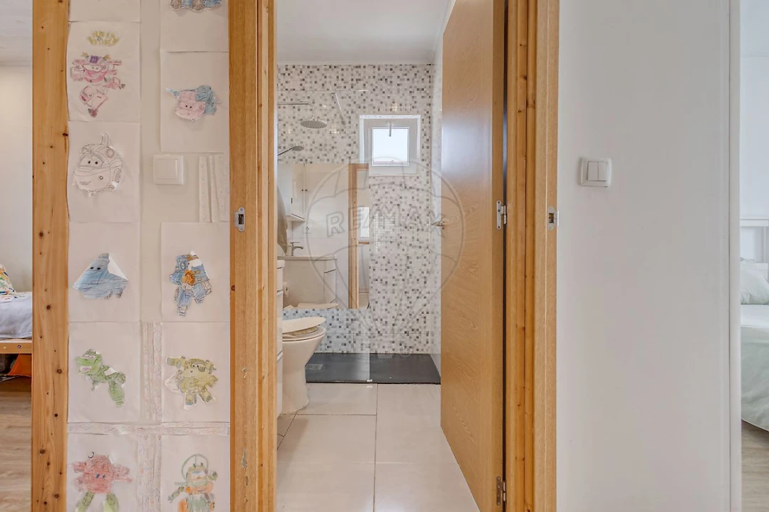 Moradia T4 para Venda em Madalena Foto 7