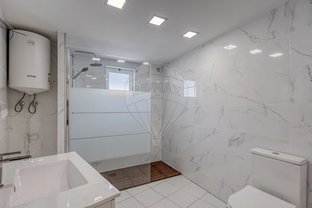 Moradia T4 para Venda em Madalena Foto 15