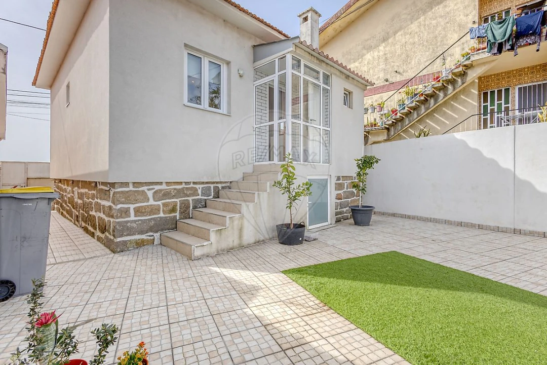 Moradia T4 para Venda em Madalena Foto 32