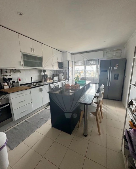 Apartamento T2 para Venda em Agualva e Mira-Sintra