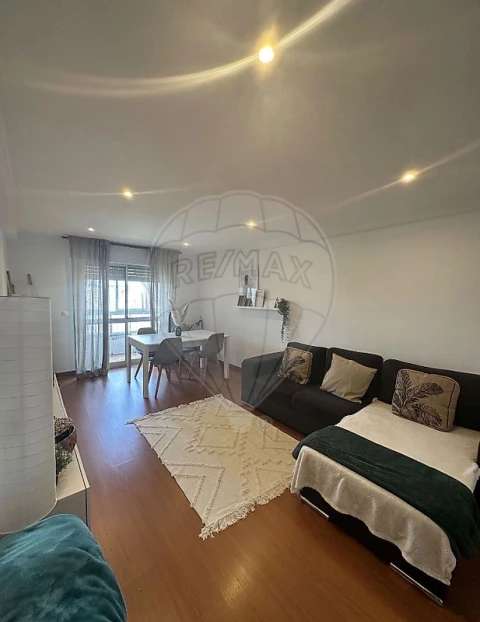 Apartamento T2 para Venda em Agualva e Mira-Sintra