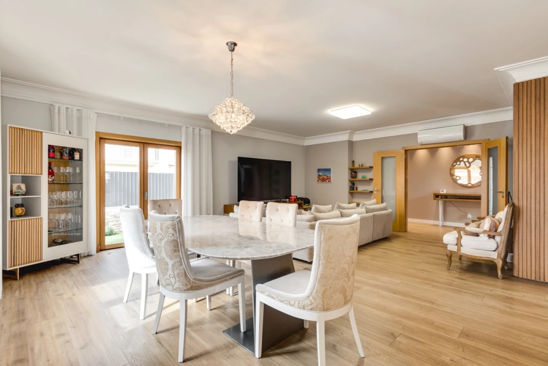 Moradia T4 para Venda em Alcabideche Foto 3