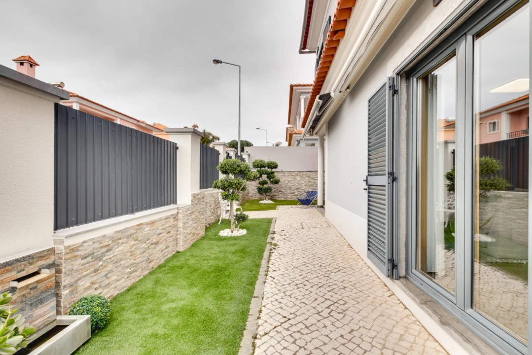 Moradia T4 para Venda em Alcabideche Foto 48