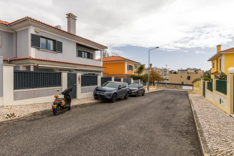 Moradia T4 para Venda em Alcabideche Foto 49