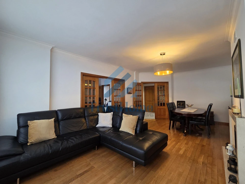 Apartamento T4 para Venda em Oeiras e São Julião da Barra, Paço de Arcos e Caxias Foto 1