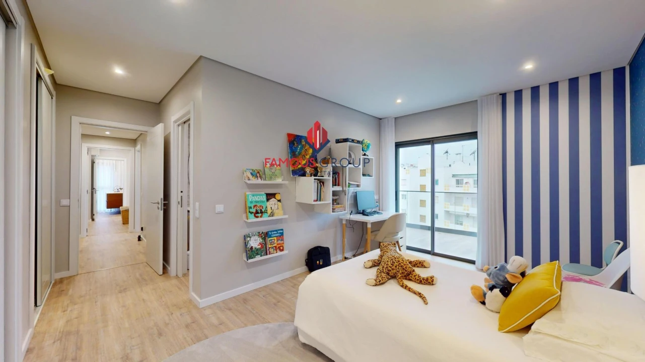 Apartamento T5 para Venda em Portimão Foto 35
