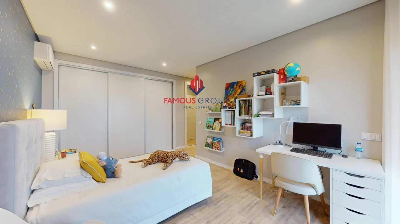 Apartamento T5 para Venda em Portimão Foto 13
