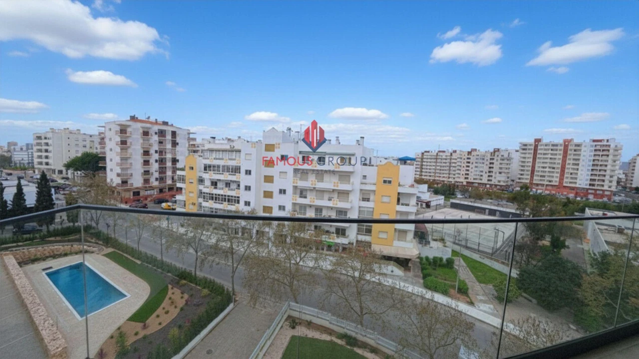 Apartamento T5 para Venda em Portimão Foto 9
