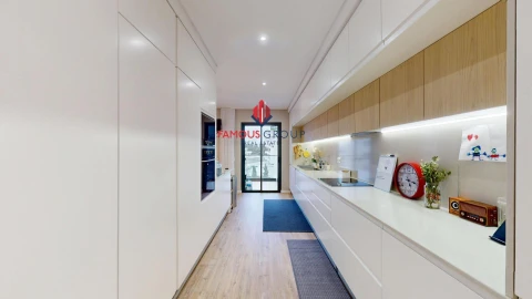 Apartamento T5 para Venda em Portimão