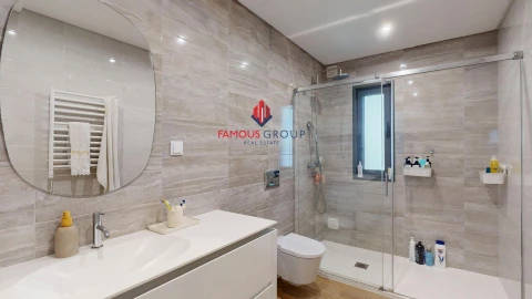 Apartamento T5 para Venda em Portimão