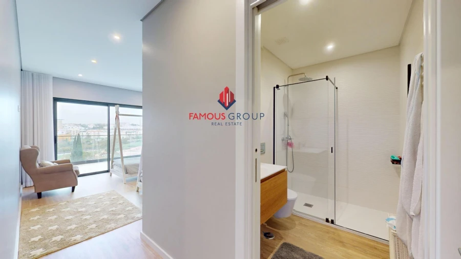 Apartamento T5 para Venda em Portimão Foto 13