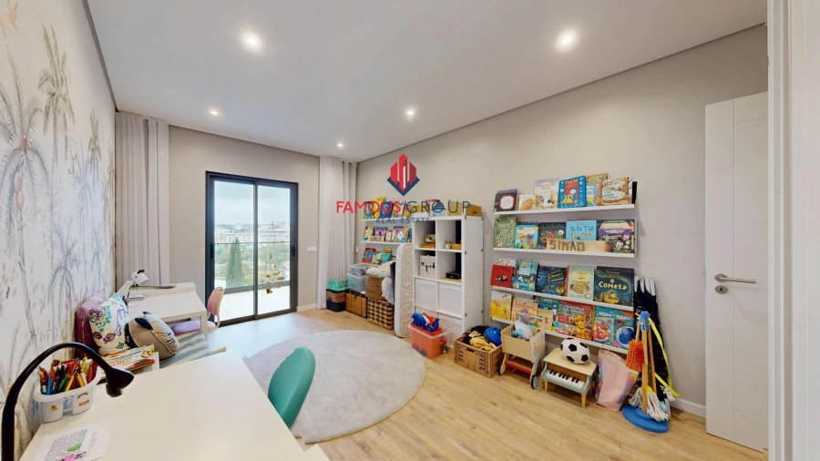 Apartamento T5 para Venda em Portimão Foto 19