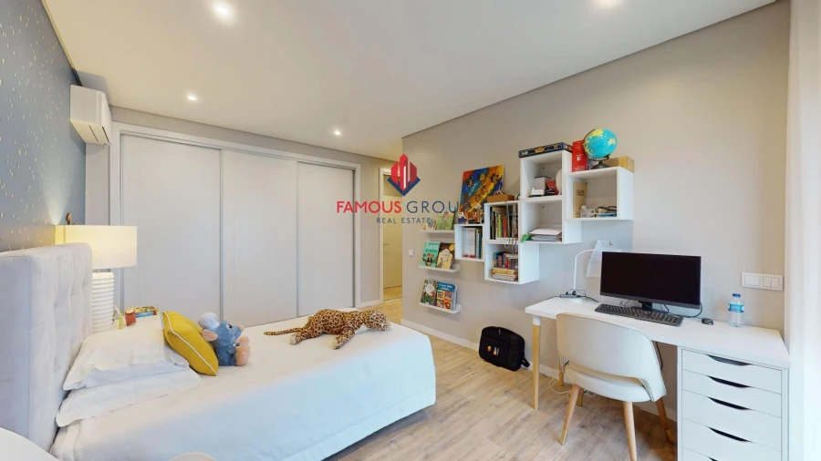 Apartamento T5 para Venda em Portimão Foto 24