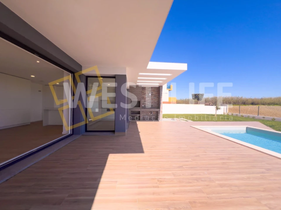 Moradia T4 para Venda em São Pedro da Cadeira Foto 9