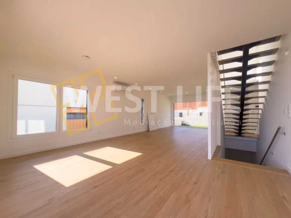 Moradia T4 para Venda em São Pedro da Cadeira Foto 11